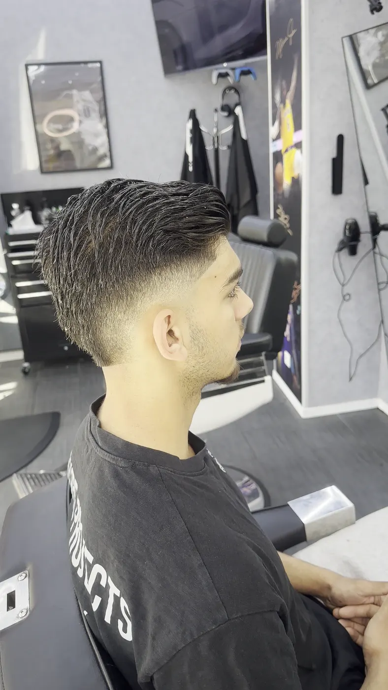 Quiff — Mid Fade