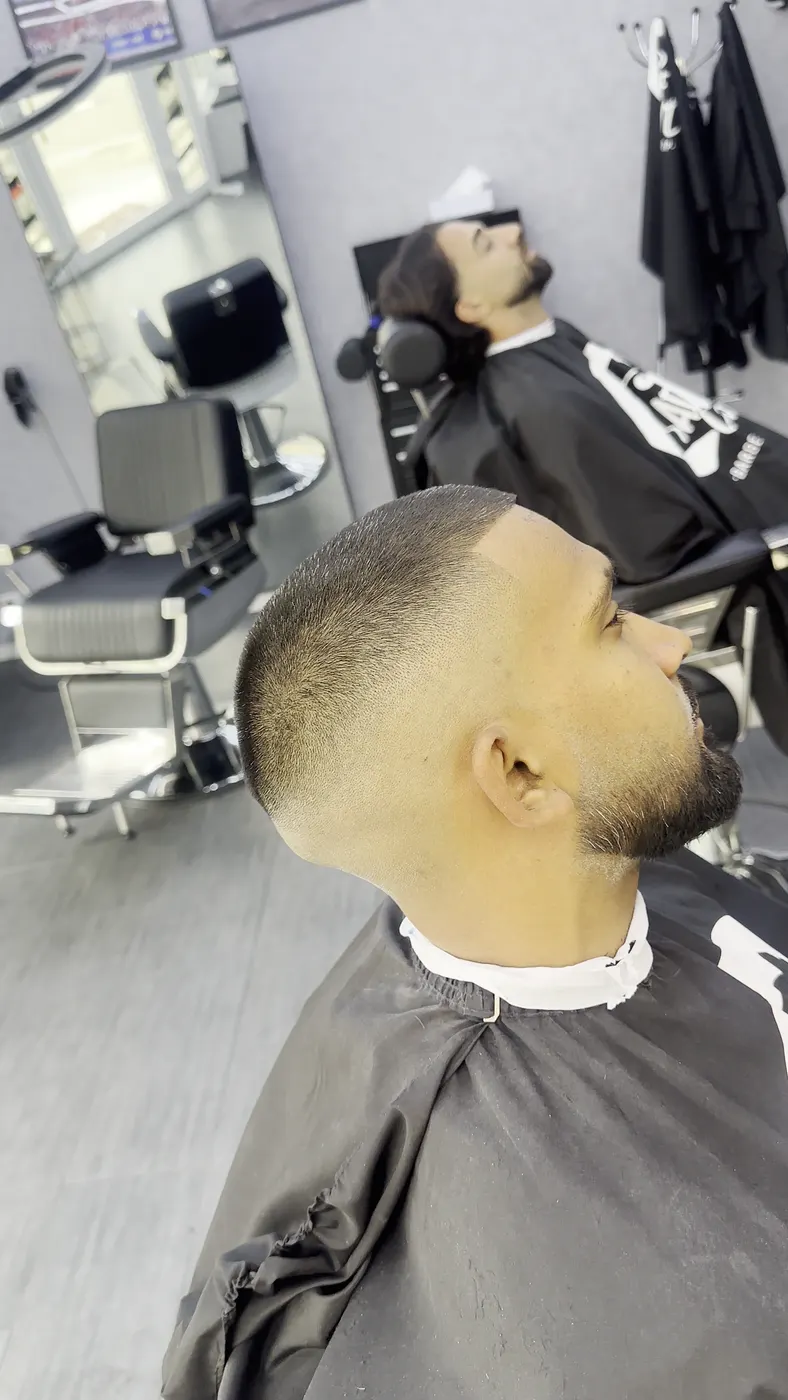 Skin Fade — mit Bartkontur